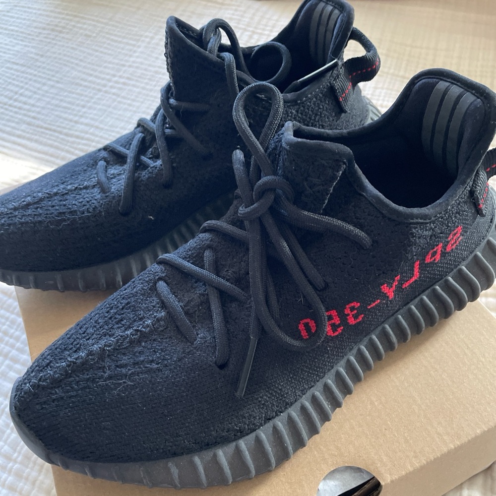 DEADSTOCK YEEZY 350 Boost (MENS SIZE 7)